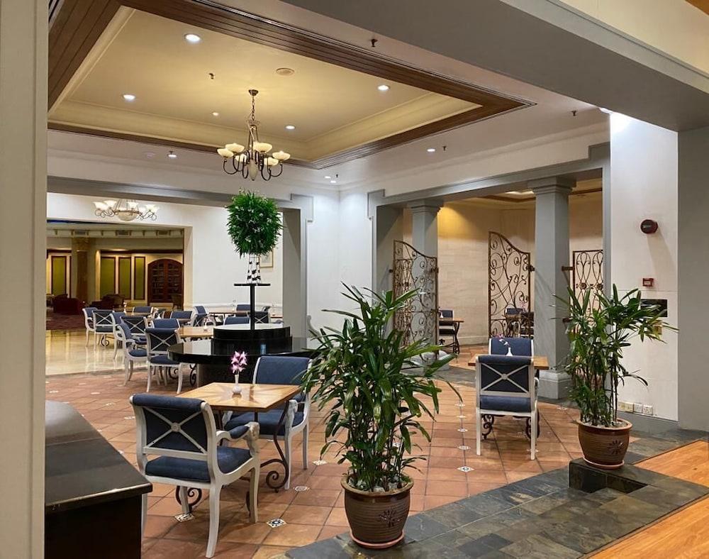 Grand Swiss-belhotel Hotel 4*