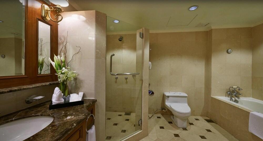 Hotel Grand Swiss-belhotel 4*