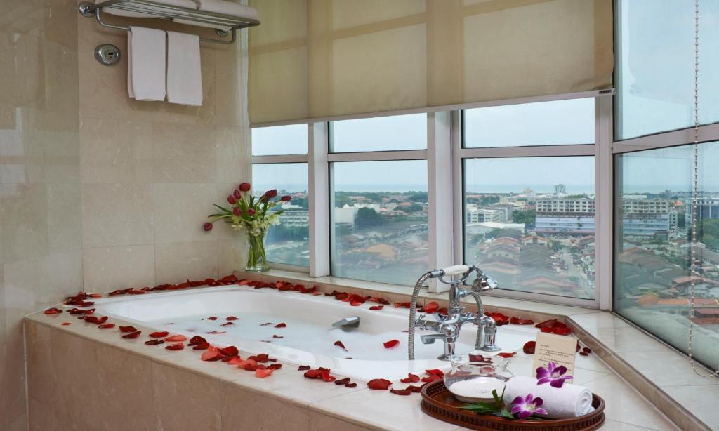 Grand Swiss-belhotel Hotel 4*