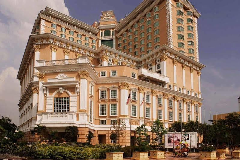 Grand Swiss-belhotel Hotel